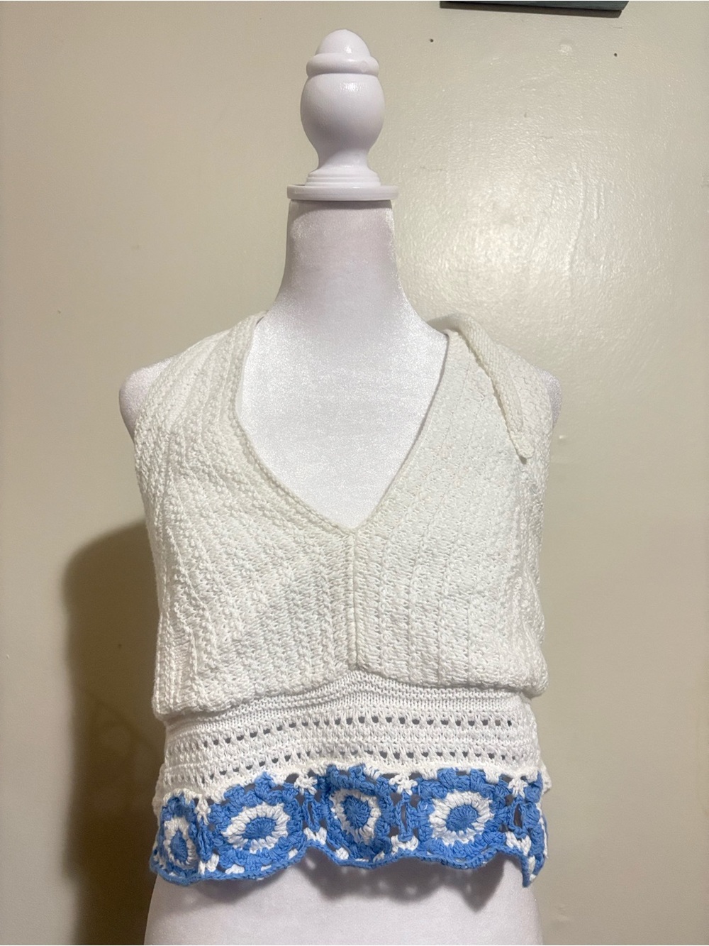 Hollister White Knit V-Neck Sleeveless Top with Blue Crochet Border